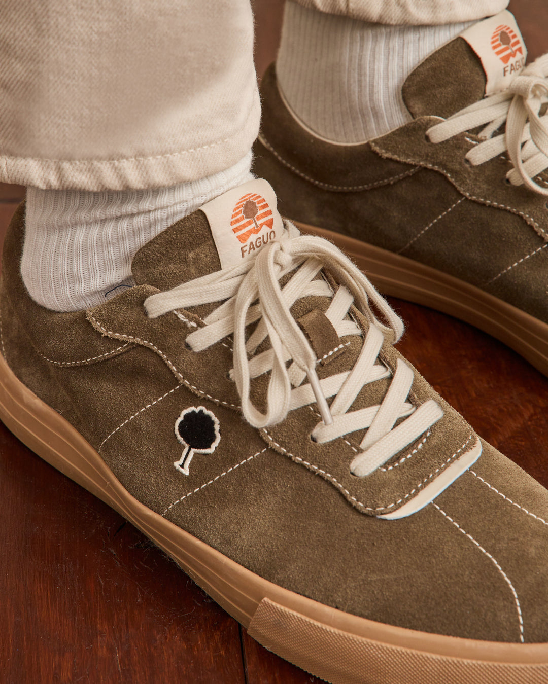 Nashi Tennis Suède Kaki